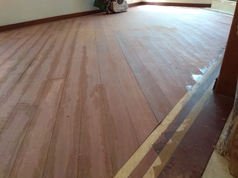 pulido y arreglo de pisos de madera con mantenimiento